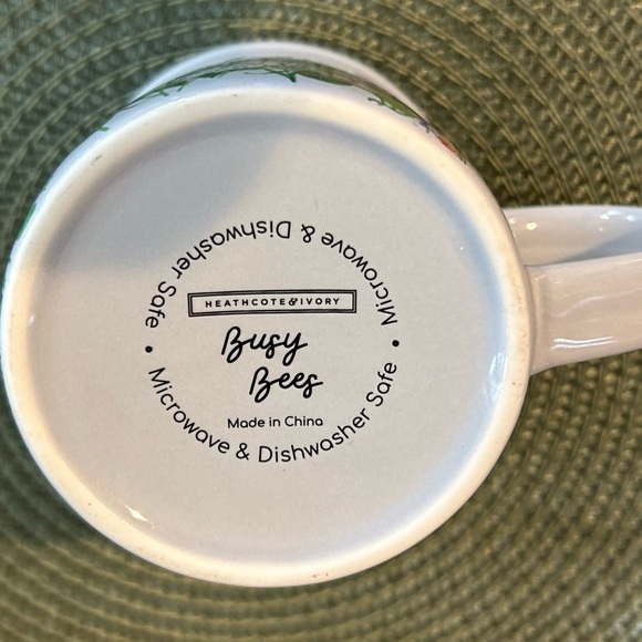 Heathcote & Ivory Buzy Beez 10 Oz Mug. Blue Gray Background Floral With Bees EUC - Picture 6 of 8